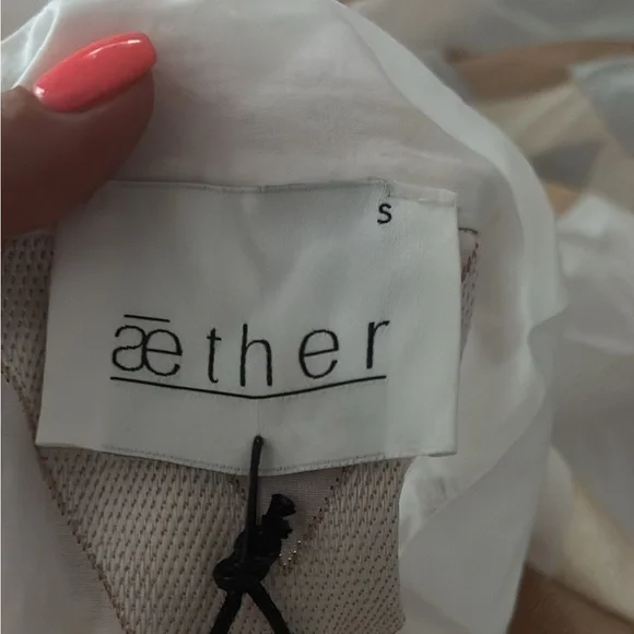 Coocu aether Elegant White and gold Dress - Picture 6 of 7